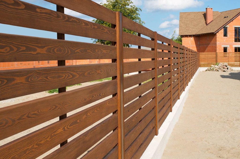 Забор продольный деревянный