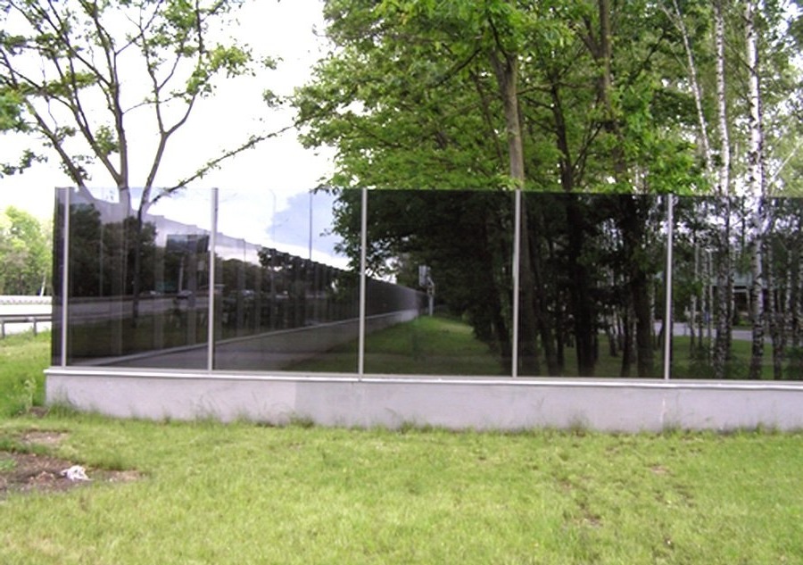 Зеркальный забор из поликарбоната